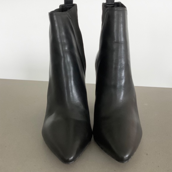 Steve Madden Black Leather High Heeled Bootie Size 9.5M - Picture 4 of 7